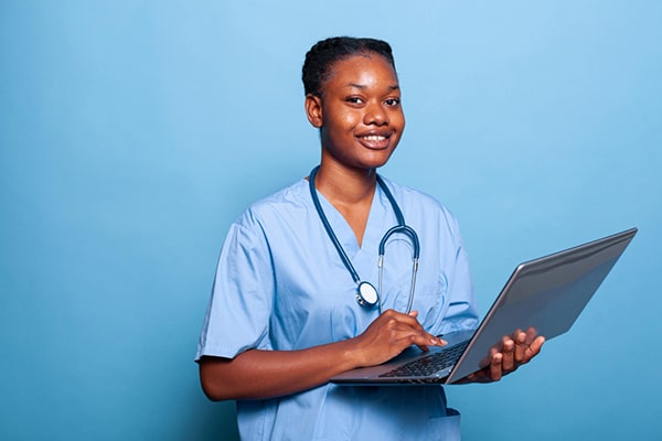 Nursing Schools That Offer Laptops To Students